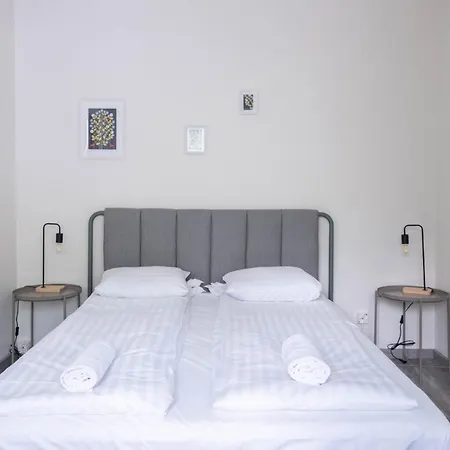 Quiet Two-room Near The Subway And The Sea Διαμέρισμα